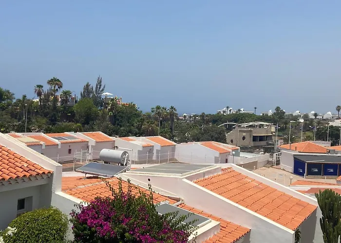 Island Village Ocean View * 阿德耶