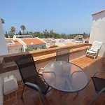 Island Village Ocean View Апартаменти