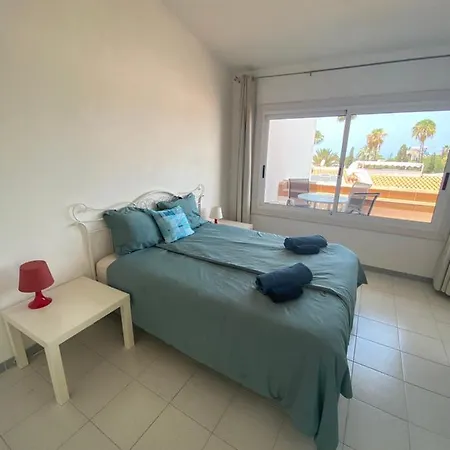 Island Village Ocean View Apartman