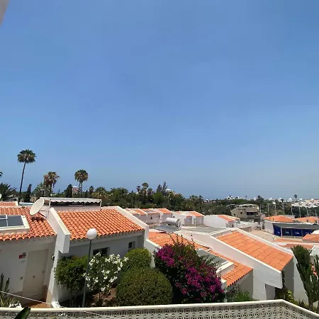 Island Village Ocean View Апартаменти Адехе