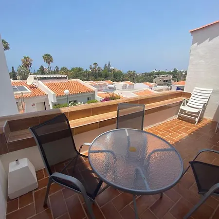 Island Village Ocean View Apartman