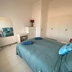 Island Village Ocean View Апартаменти Адехе