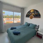 Апартаменти Island Village Ocean View