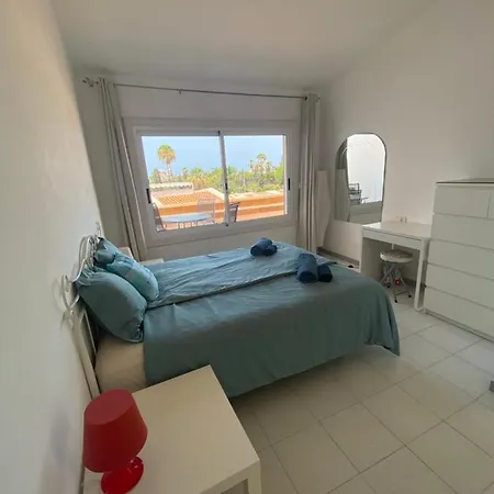Island Village Ocean View 阿德耶